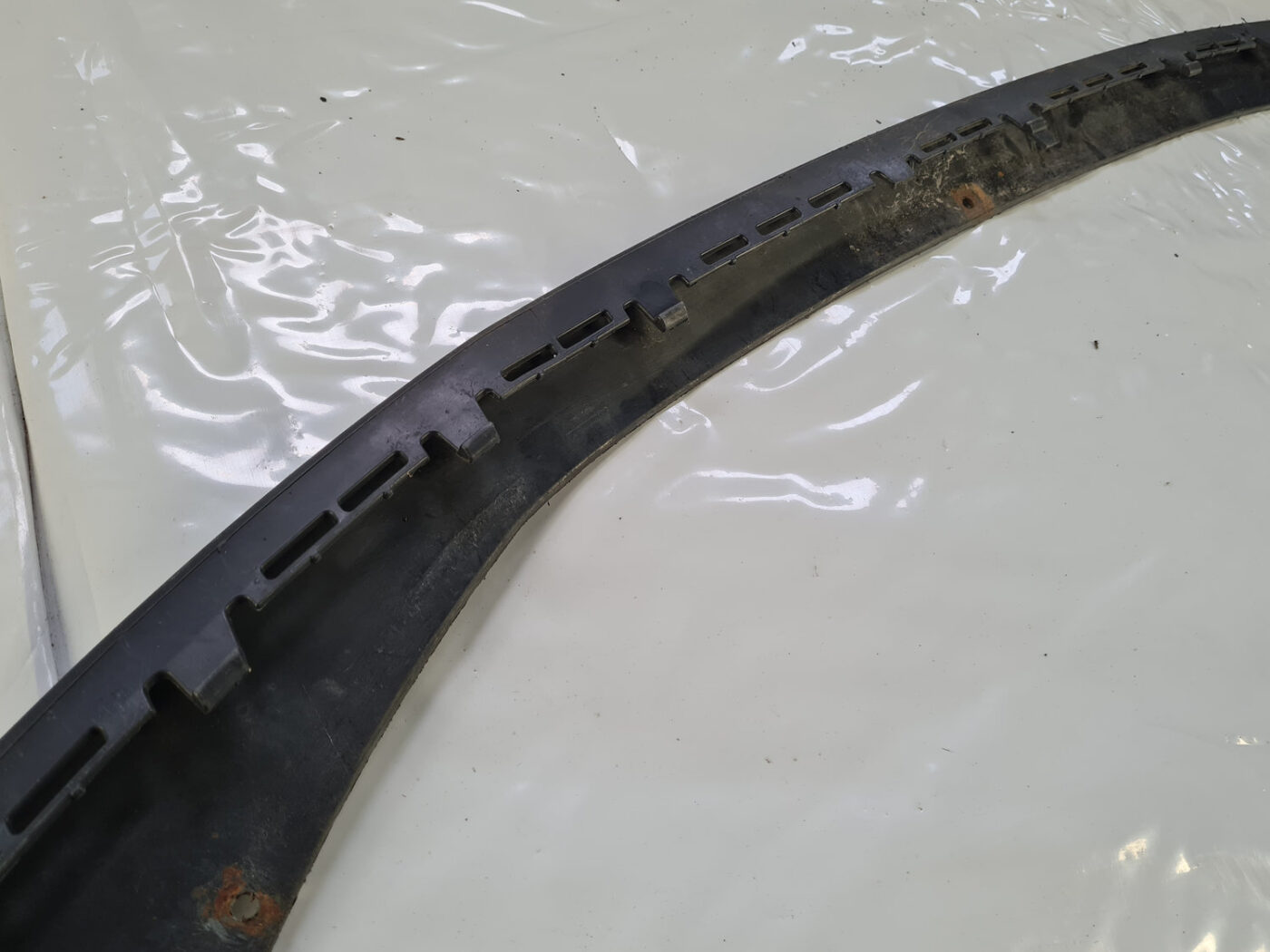 Aizmugurēja bufera spoileris (lūpa) priekš VOLVO S40 2004 Black 6 Aizmugurēja bufera spoileris (lūpa) priekš VOLVO S40 2004 Black