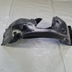 Priekšējais kreisais paspārns priekš BMW 525 E60 2004 BLACK