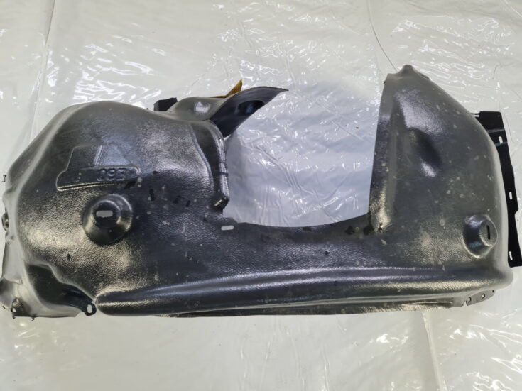Priekšējais kreisais paspārns priekš BMW 525 E60 2004 BLACK
