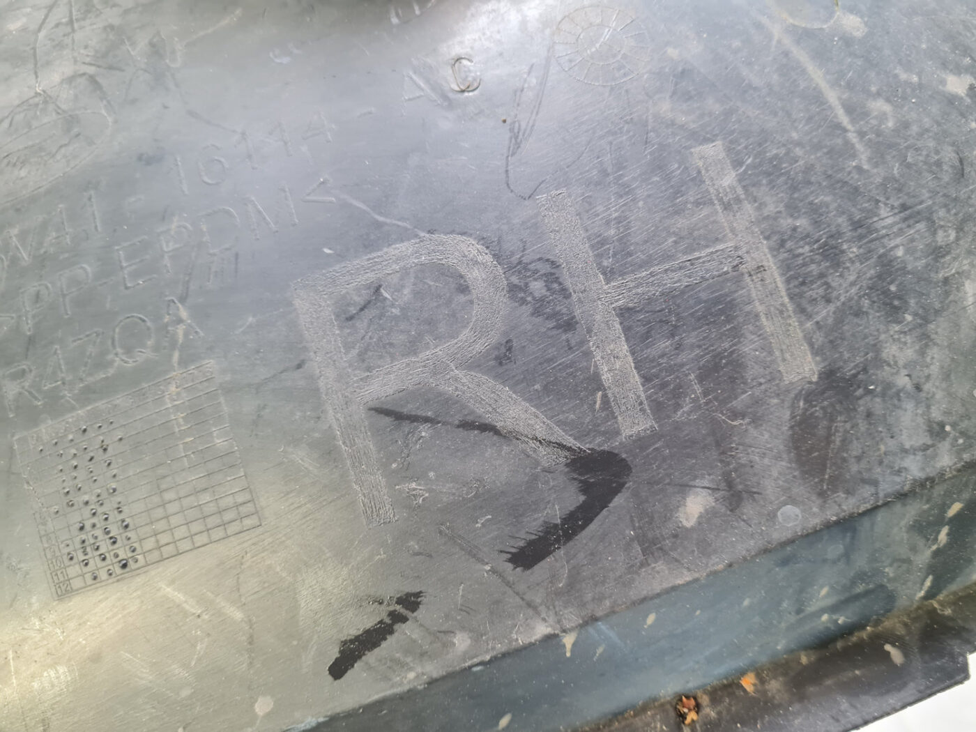 Priekšējais labais paspārns priekš FORD KUGA 2008-2013 8 Priekšējais labais paspārns priekš FORD KUGA 2008-2013