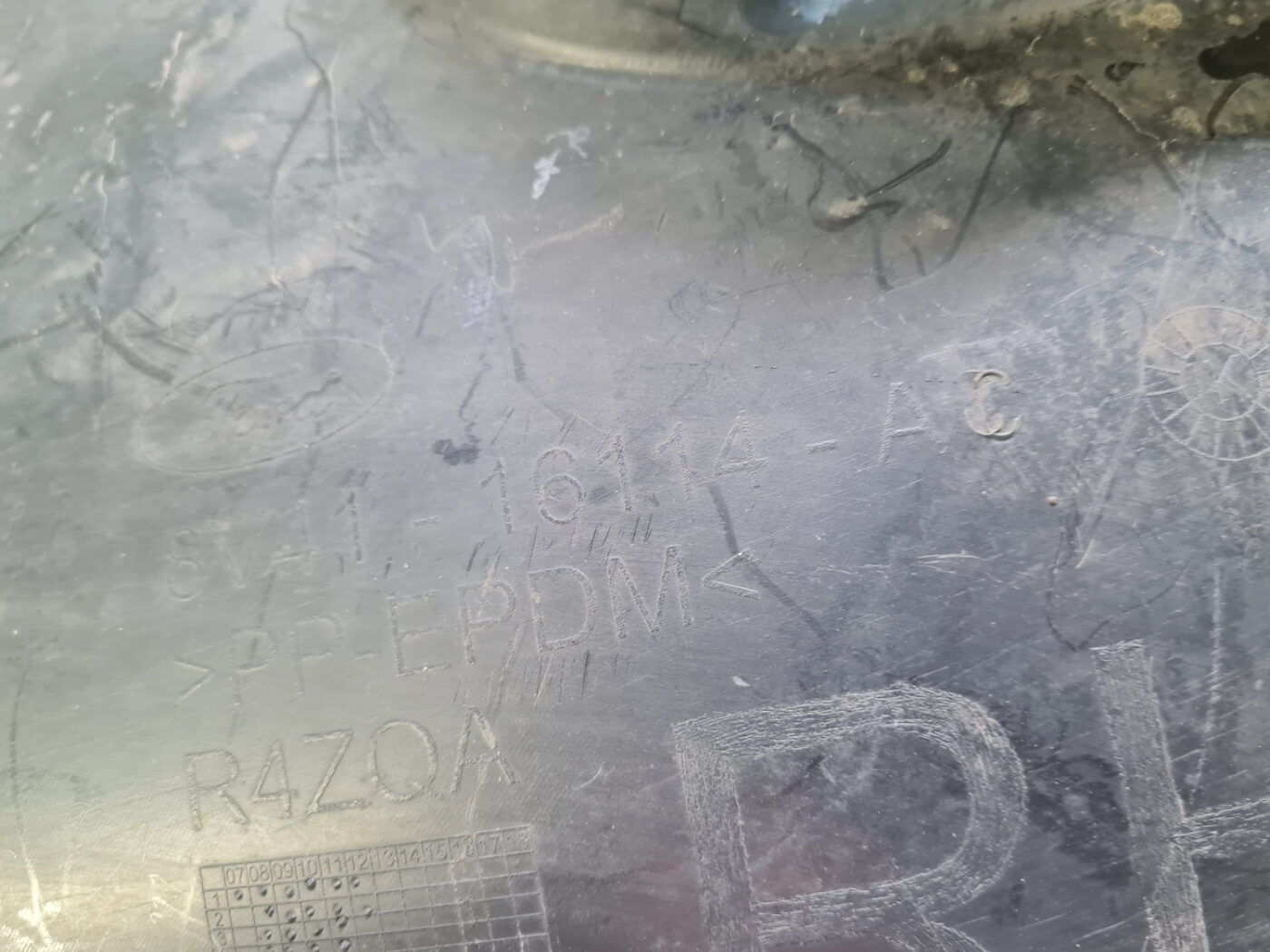 Priekšējais labais paspārns priekš FORD KUGA 2008-2013 5 Priekšējais labais paspārns priekš FORD KUGA 2008-2013