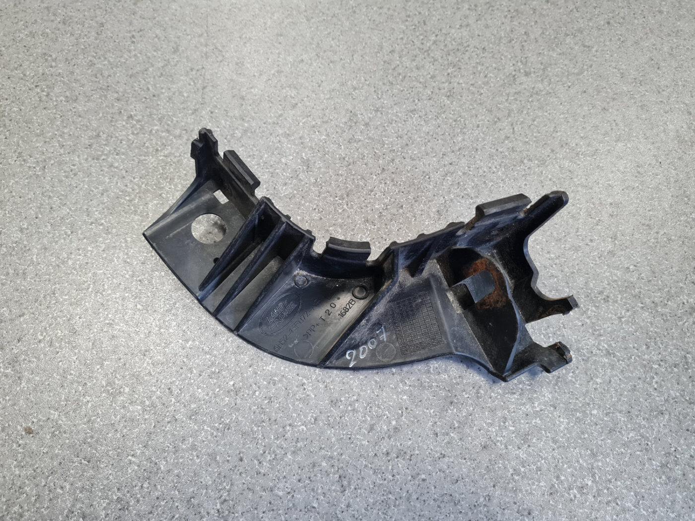 Priekšēja bufera kronšteins priekš LAND ROVER FREELANDER 2007 5 Priekšēja bufera kronšteins priekš LAND ROVER FREELANDER 2007