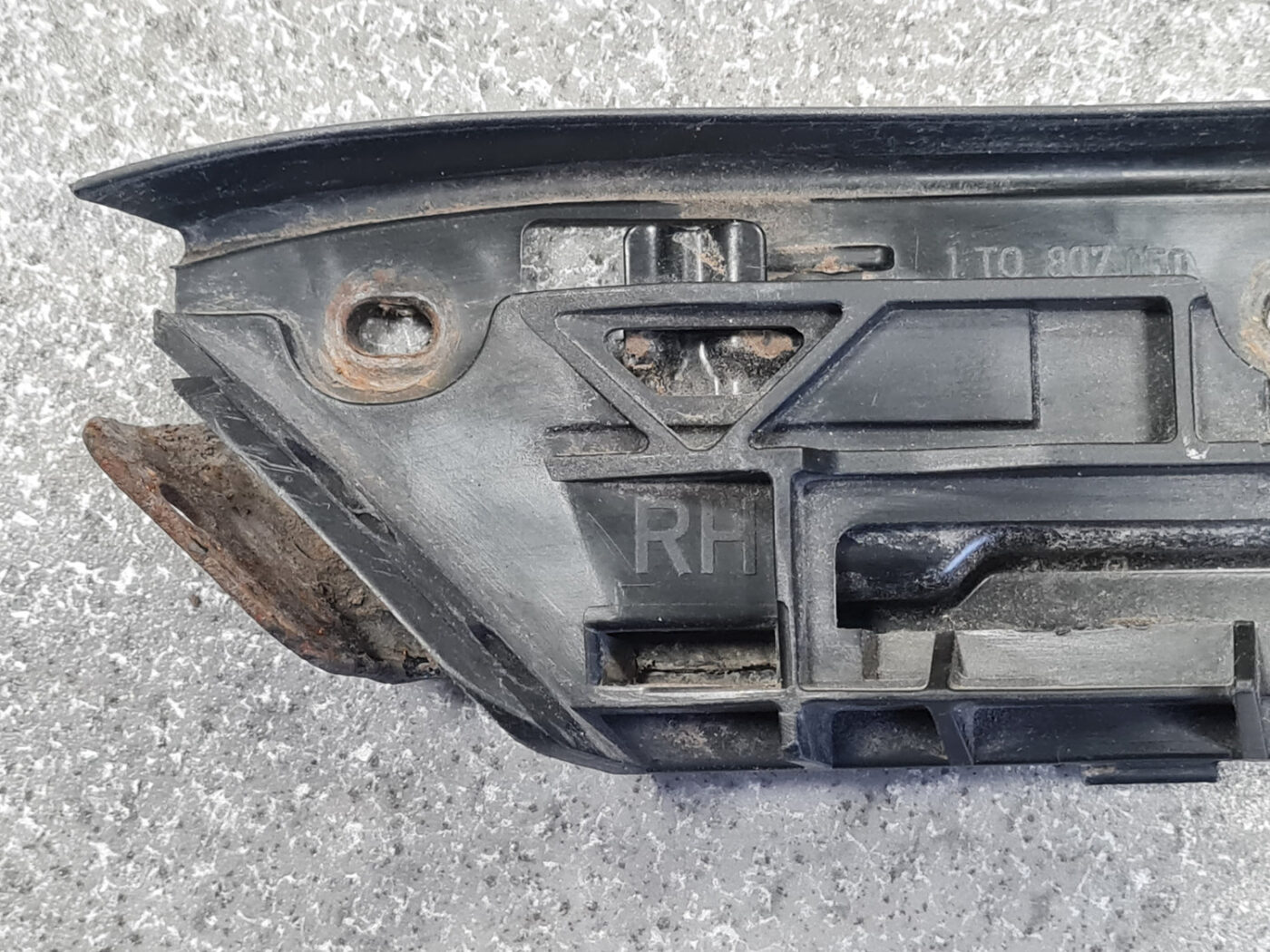 Priekšēja bufera kronšteins priekš VW TOURAN 2005 5 Priekšēja bufera kronšteins priekš VW TOURAN 2005