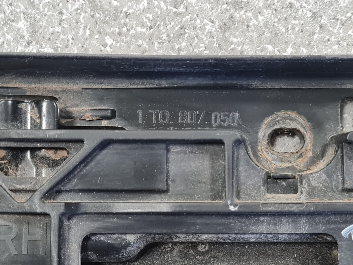 Priekšēja bufera kronšteins priekš VW TOURAN 2005 4 Priekšēja bufera kronšteins priekš VW TOURAN 2005