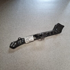 Priekšējā radiatora rāmja augšēja daļa priekš TOYOTA RAV4 2006-2011