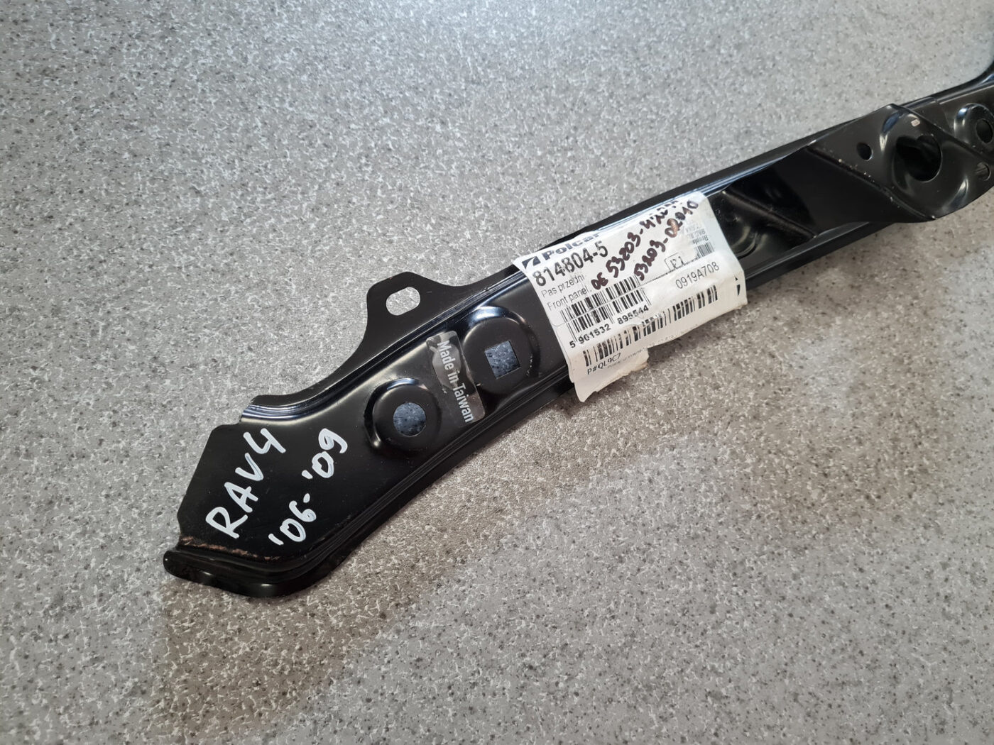 Priekšējā radiatora rāmja augšēja daļa priekš TOYOTA RAV4 2006-2011 2 Priekšējā radiatora rāmja augšēja daļa priekš TOYOTA RAV4 2006-2011