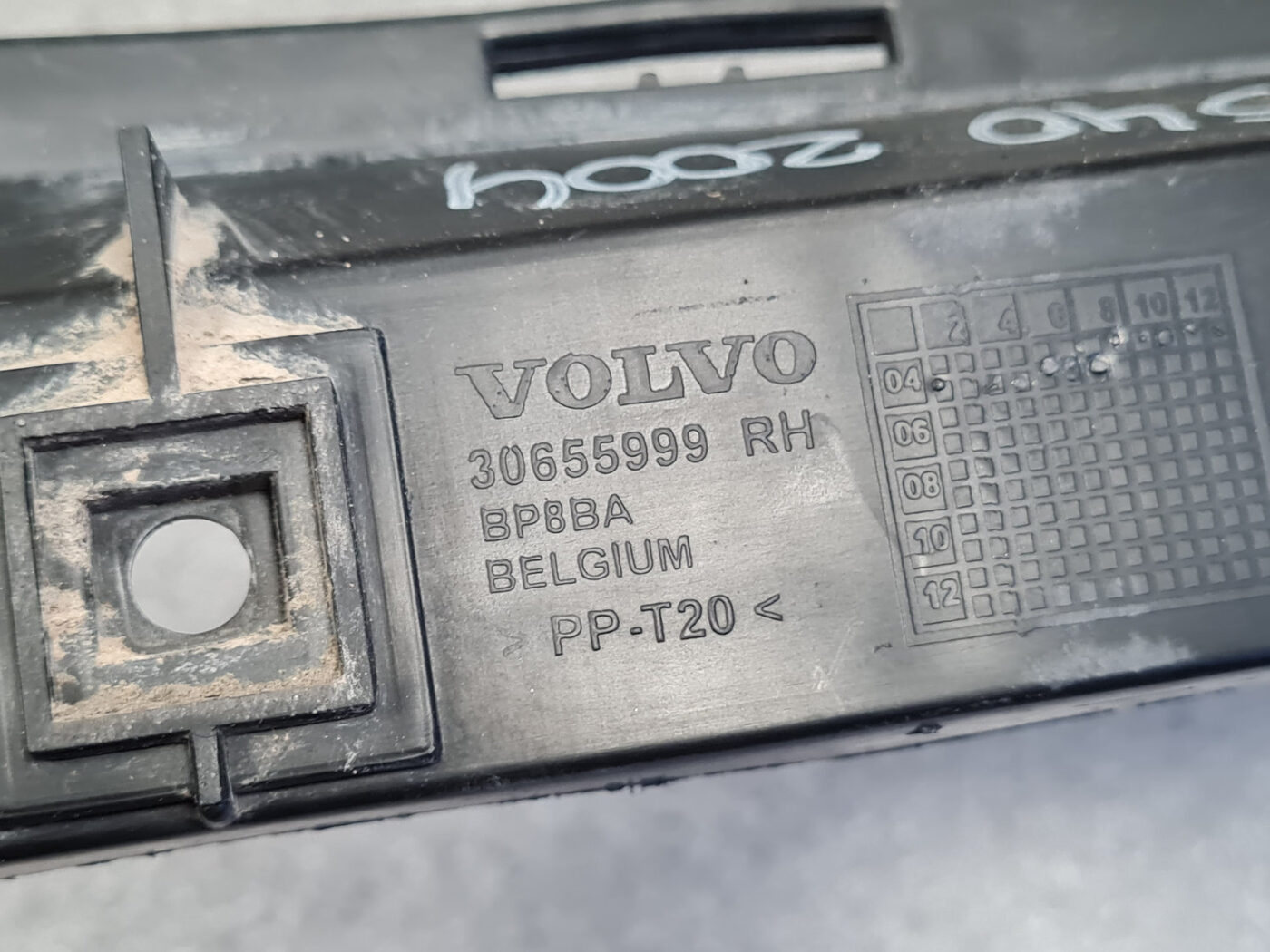 Aizmugurēja bufera kronšteins priekš VOLVO S40 2004 Black 4 Aizmugurēja bufera kronšteins priekš VOLVO S40 2004 Black