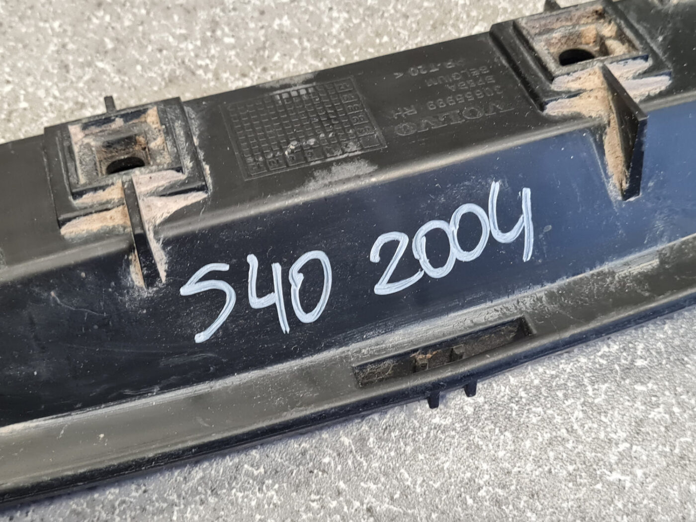 Aizmugurēja bufera kronšteins priekš VOLVO S40 2004 Black 3 Aizmugurēja bufera kronšteins priekš VOLVO S40 2004 Black