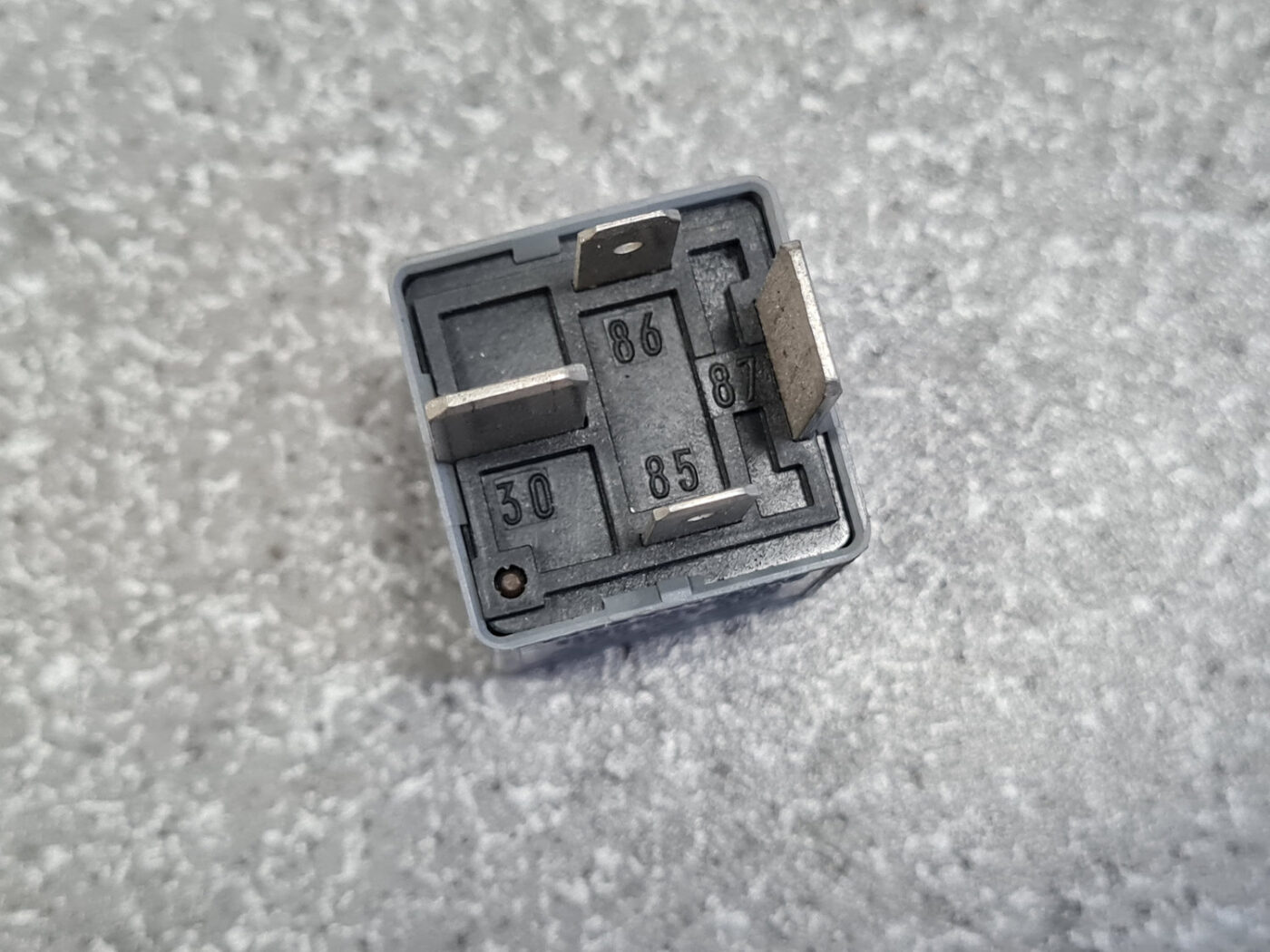 Drošinātāju releja priekš AUDI A6 1998 3 Drošinātāju releja priekš AUDI A6 1998