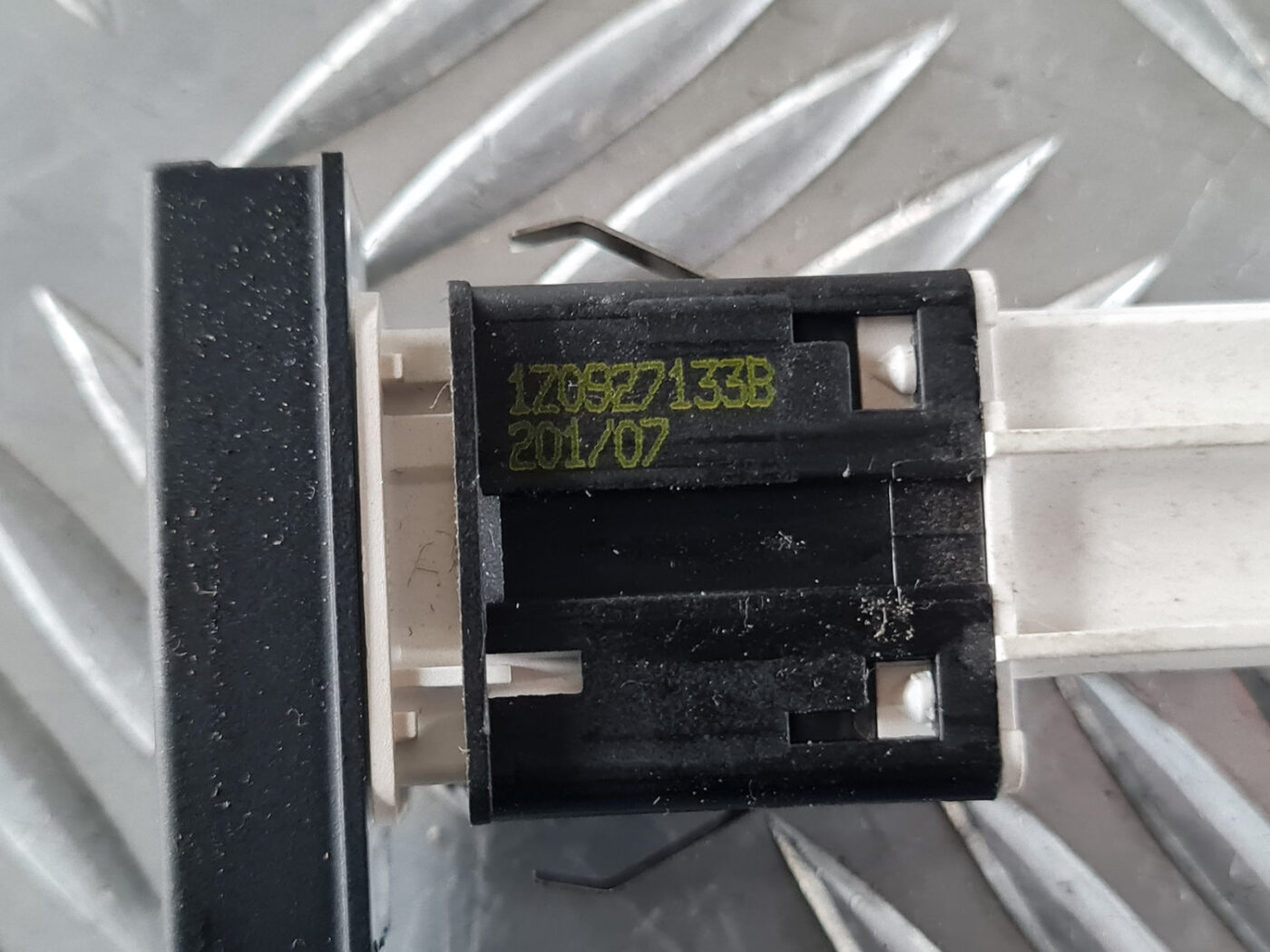 ESP poga priekš ŠKODA OCTAVIA 2007 4 ESP poga priekš ŠKODA OCTAVIA 2007