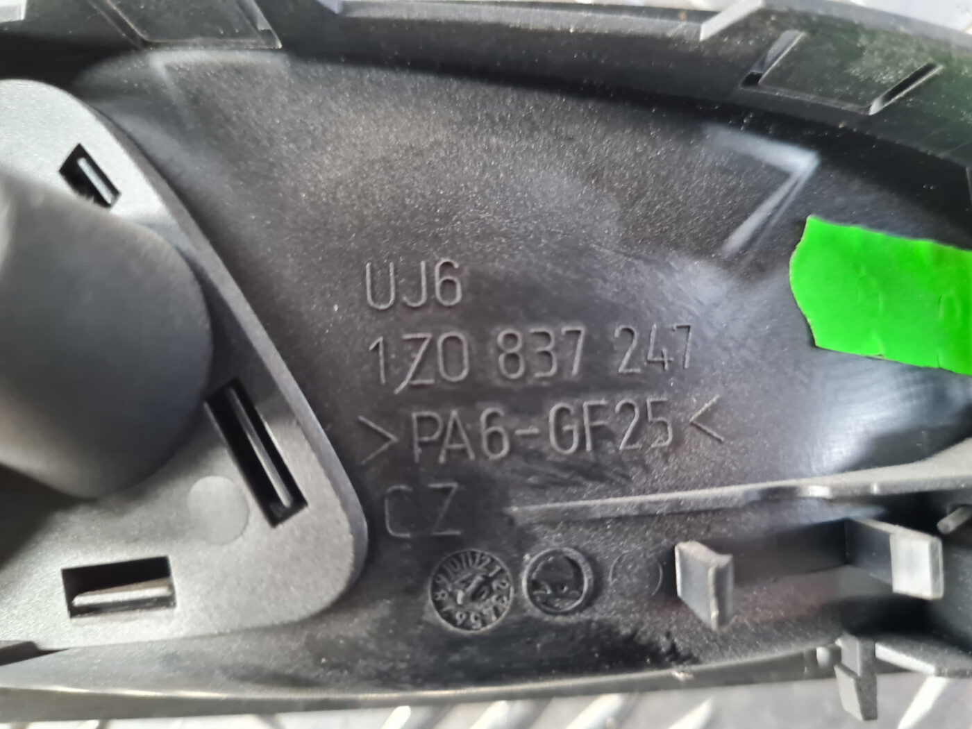 Salona durvju rokturis, priekšējais kreisais priekš ŠKODA OCTAVIA 2007 5 Salona durvju rokturis, priekšējais kreisais priekš ŠKODA OCTAVIA 2007