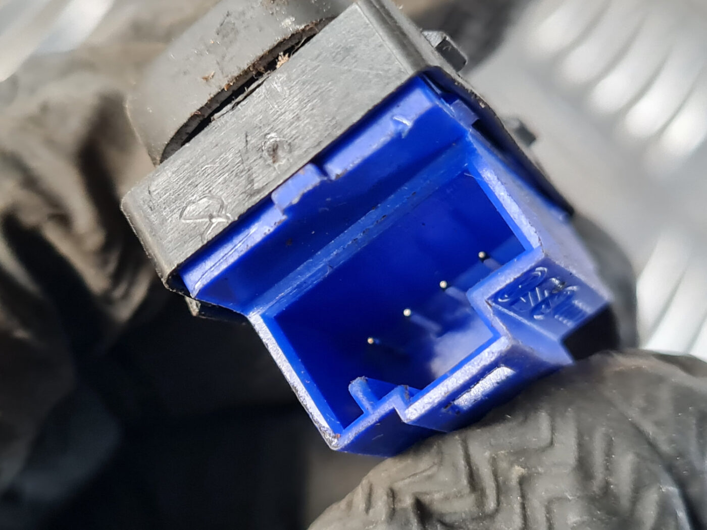 Atvēršanas/aizvēršanas poga priekš ŠKODA OCTAVIA 2007 3 Atvēršanas/aizvēršanas poga priekš ŠKODA OCTAVIA 2007