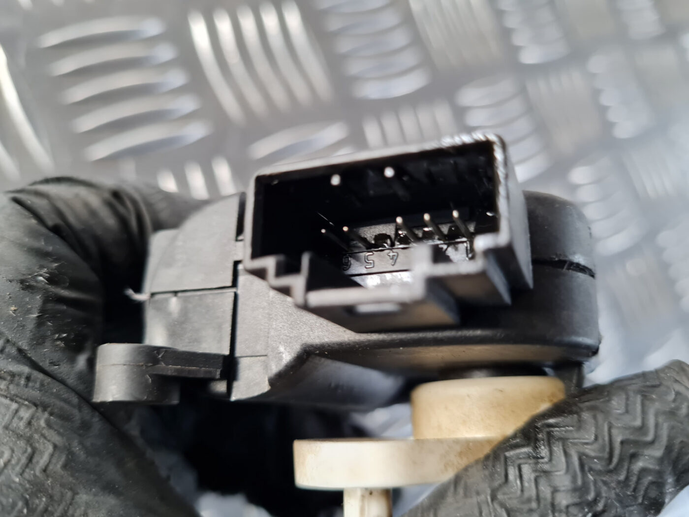 Apsildes sistēmas aktuators priekš ŠKODA OCTAVIA 2007 3 Apsildes sistēmas aktuators priekš ŠKODA OCTAVIA 2007