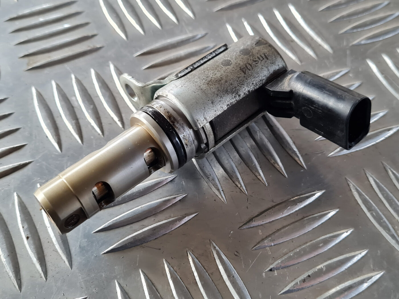 Sadales vārpsta elektromagnētiskais vārsts (Ieplūdes) priekš ŠKODA OCTAVIA 2007 7 Sadales vārpsta elektromagnētiskais vārsts (Ieplūdes) priekš ŠKODA OCTAVIA 2007