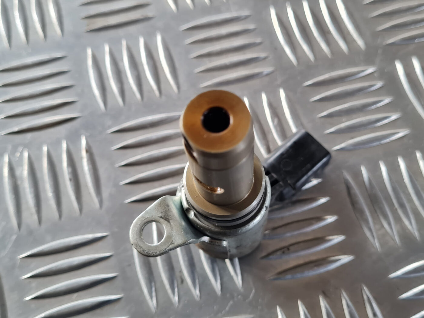 Sadales vārpsta elektromagnētiskais vārsts (Ieplūdes) priekš ŠKODA OCTAVIA 2007 6 Sadales vārpsta elektromagnētiskais vārsts (Ieplūdes) priekš ŠKODA OCTAVIA 2007