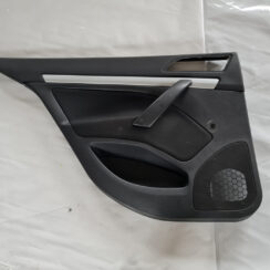 Aizmugurējo kreiso durvju apdare priekš ŠKODA OCTAVIA 2007