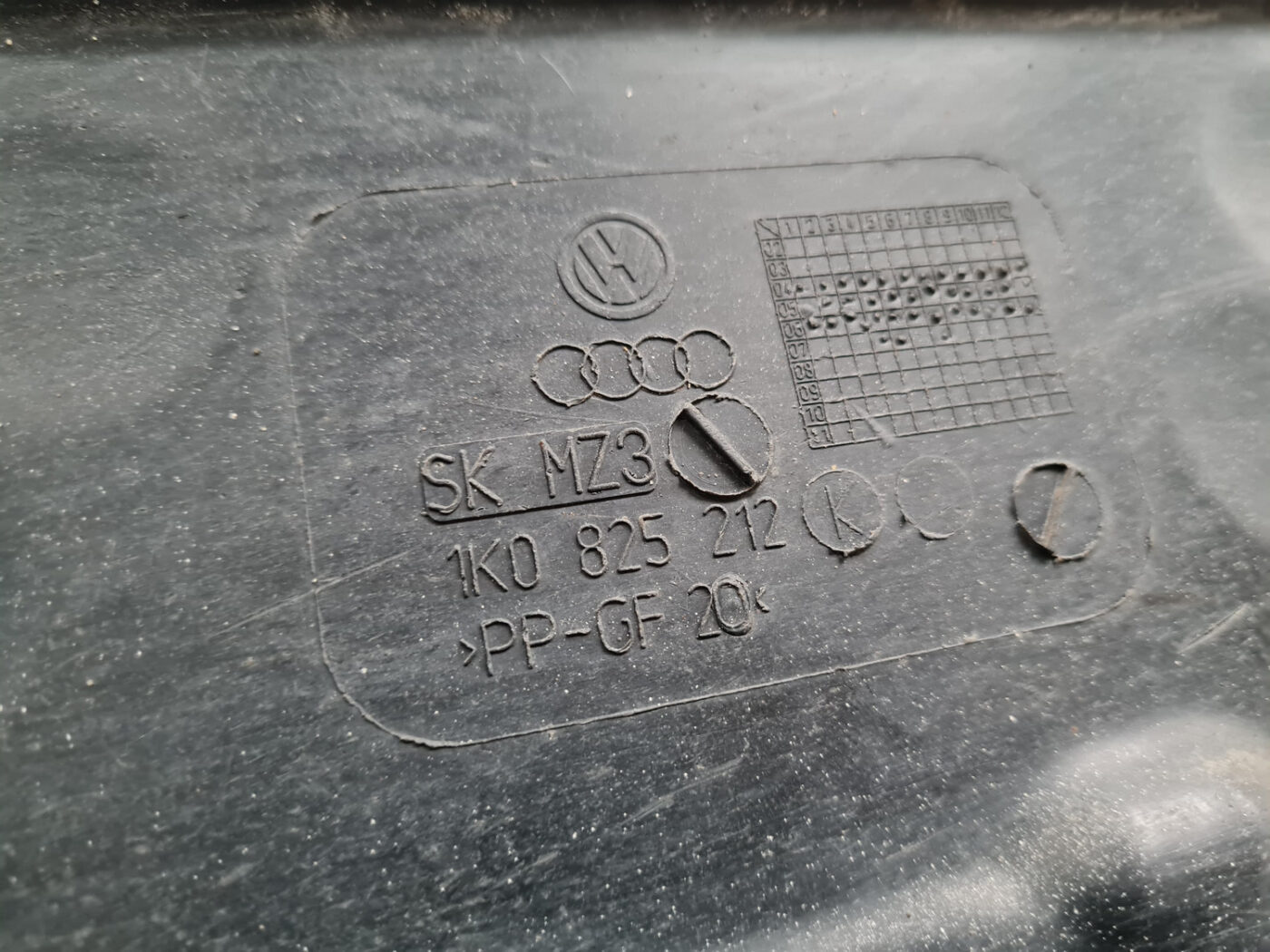 Virsbūves apakšējais aizsargs priekš ŠKODA OCTAVIA 2007 3 Virsbūves apakšējais aizsargs priekš ŠKODA OCTAVIA 2007