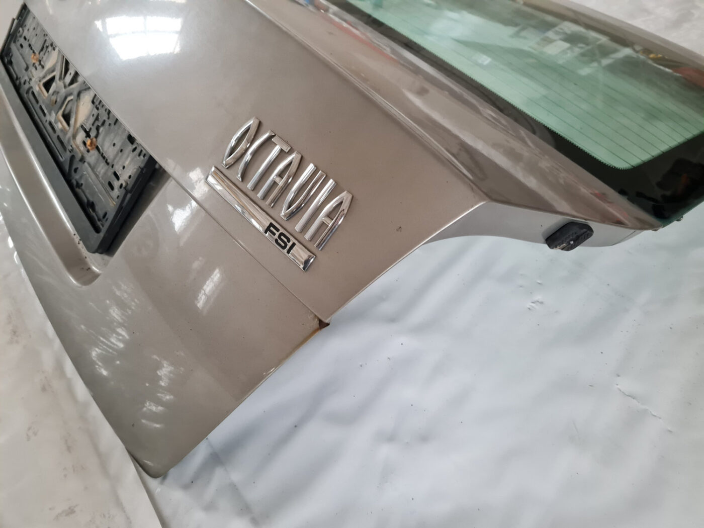 Bagāžnieka vāks priekš ŠKODA OCTAVIA 2007 12 Bagāžnieka vāks priekš ŠKODA OCTAVIA 2007