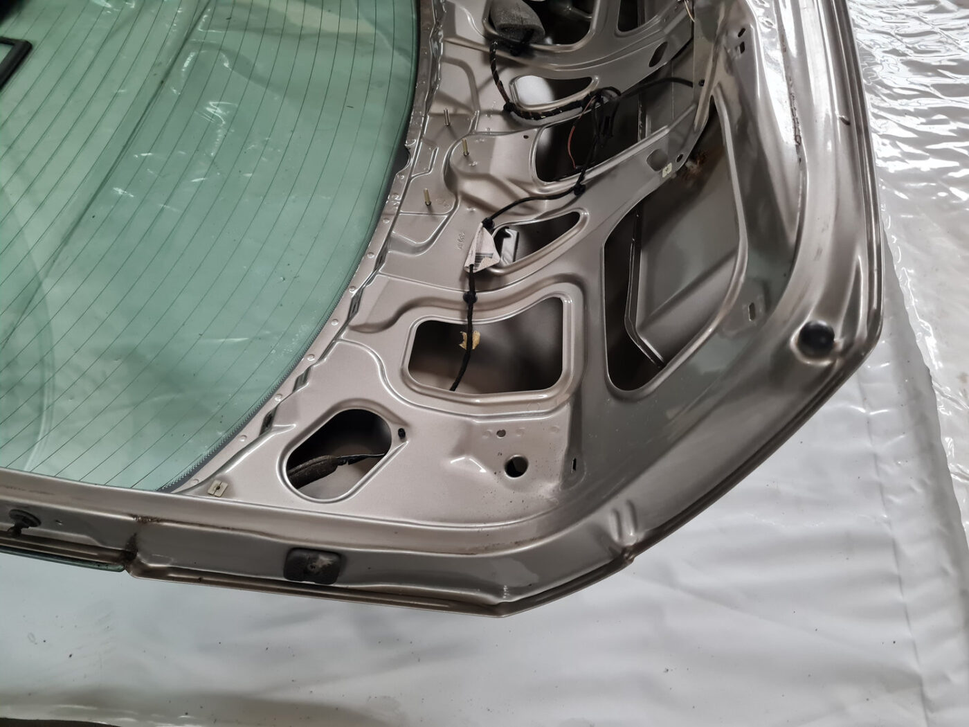 Bagāžnieka vāks priekš ŠKODA OCTAVIA 2007 6 Bagāžnieka vāks priekš ŠKODA OCTAVIA 2007