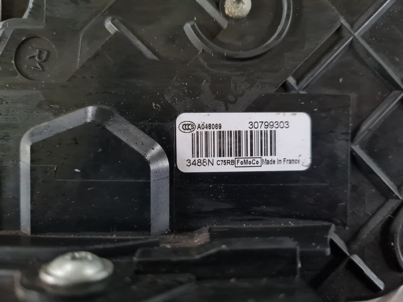 Priekšējo labo durvju slēdzene priekš VOLVO XC 60 2009 6 Priekšējo labo durvju slēdzene priekš VOLVO XC 60 2009