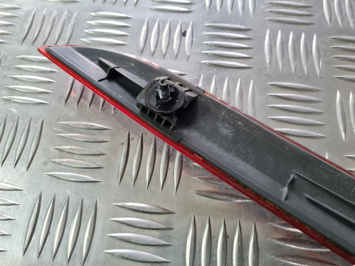 Stop signāls priekš VOLVO XC 60 2009 8 Stop signāls priekš VOLVO XC 60 2009