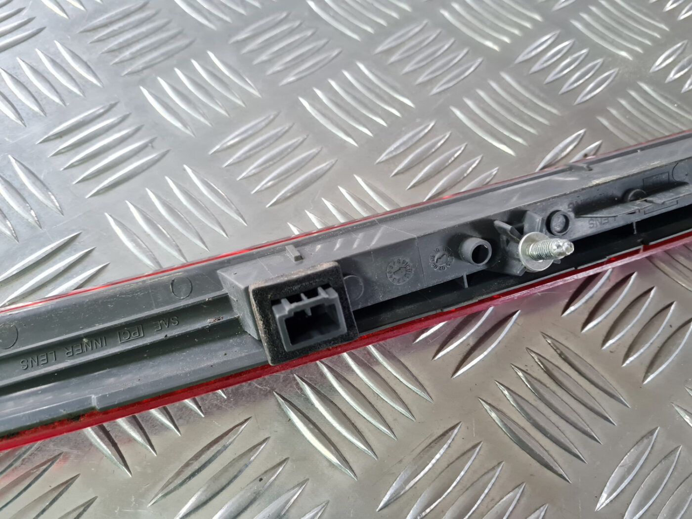 Stop signāls priekš VOLVO XC 60 2009 7 Stop signāls priekš VOLVO XC 60 2009