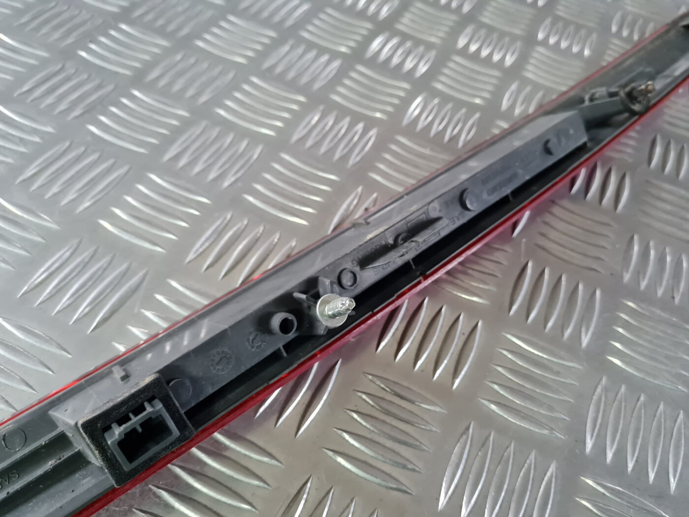 Stop signāls priekš VOLVO XC 60 2009 6 Stop signāls priekš VOLVO XC 60 2009