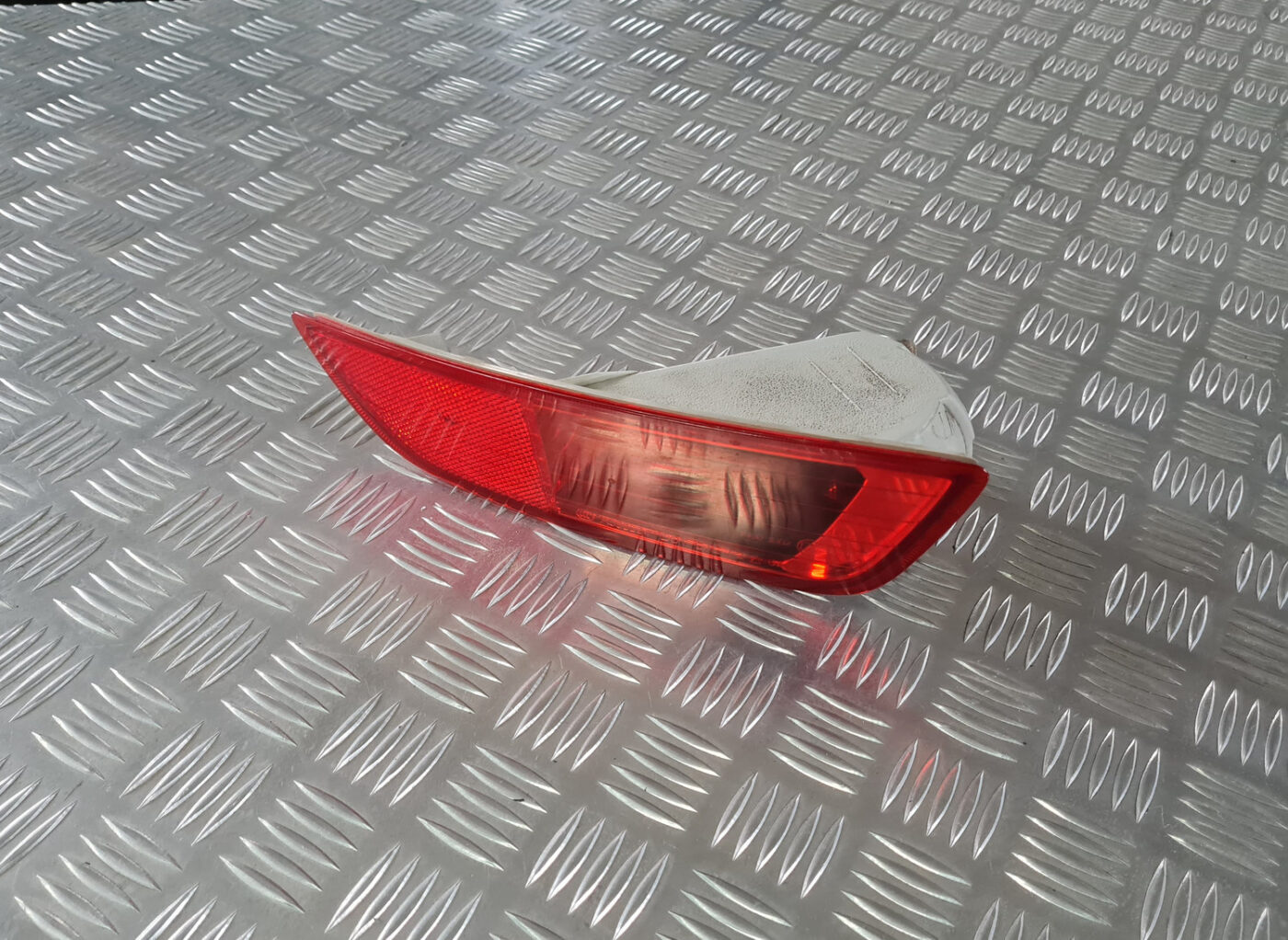 Miglas lukturis aizmugurē labā pusē priekš VOLVO XC 60 2009 1 Miglas lukturis aizmugurē labā pusē priekš VOLVO XC 60 2009