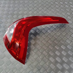 Aizmugurējais labais lukturis priekš VOLVO XC 60 2009