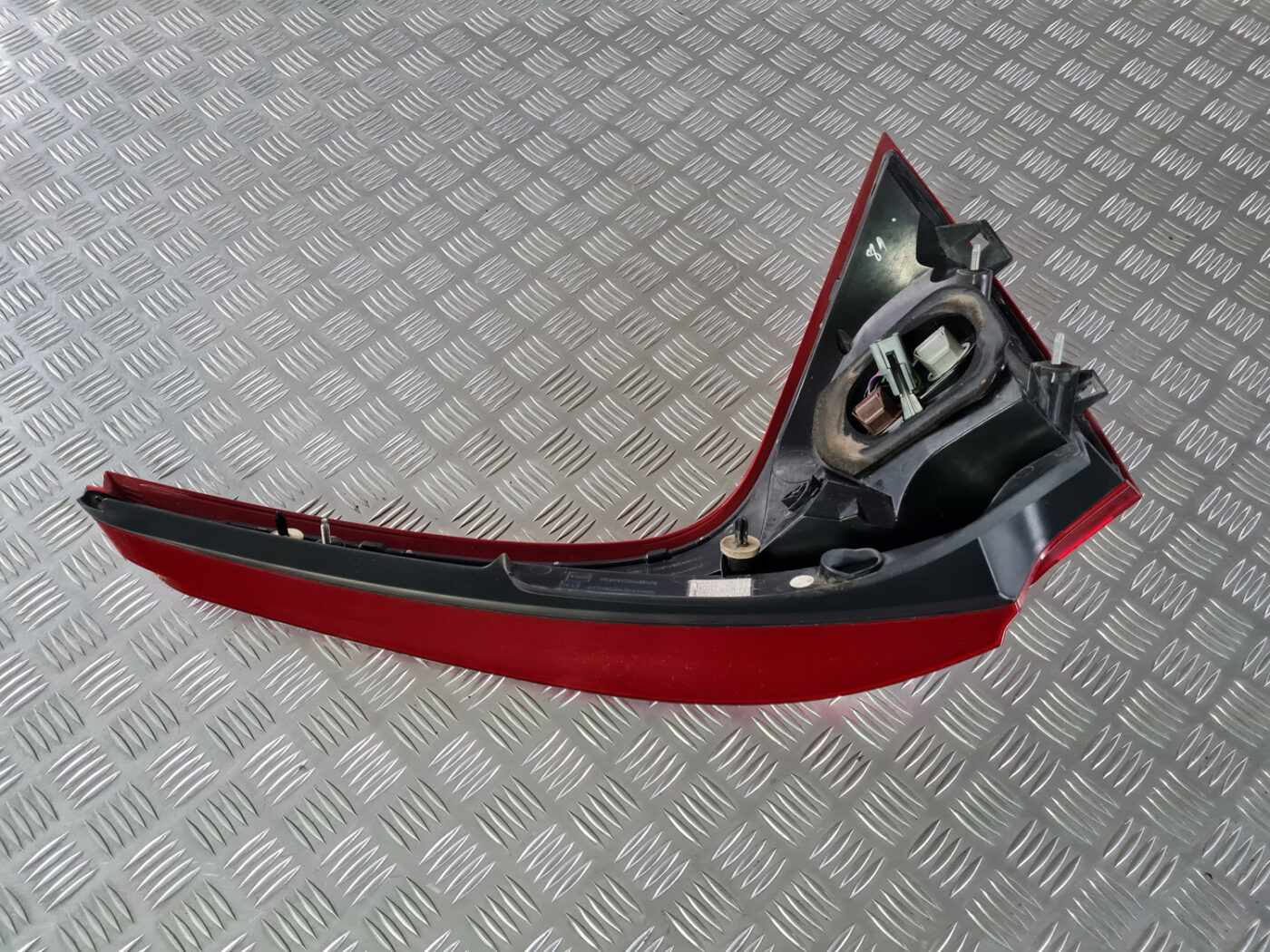 Aizmugurējais kreisais lukturis priekš VOLVO XC 60 2009 8 Aizmugurējais kreisais lukturis priekš VOLVO XC 60 2009