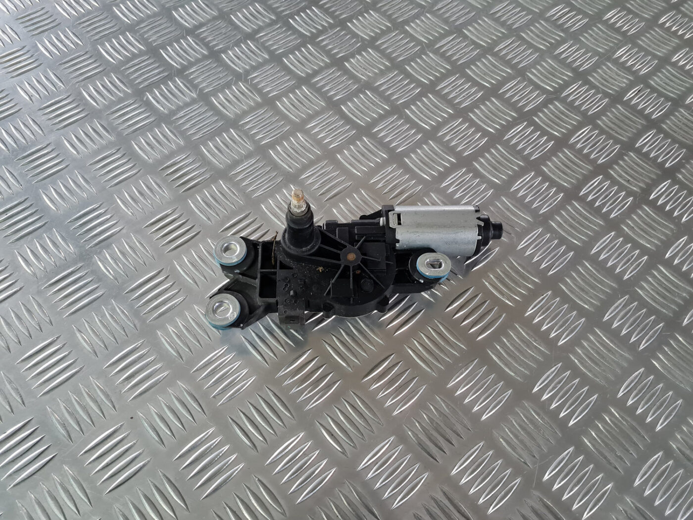 Aizmugurējā stikla tīrītāja motors priekš VOLVO XC 60 2009 1 Aizmugurējā stikla tīrītāja motors priekš VOLVO XC 60 2009