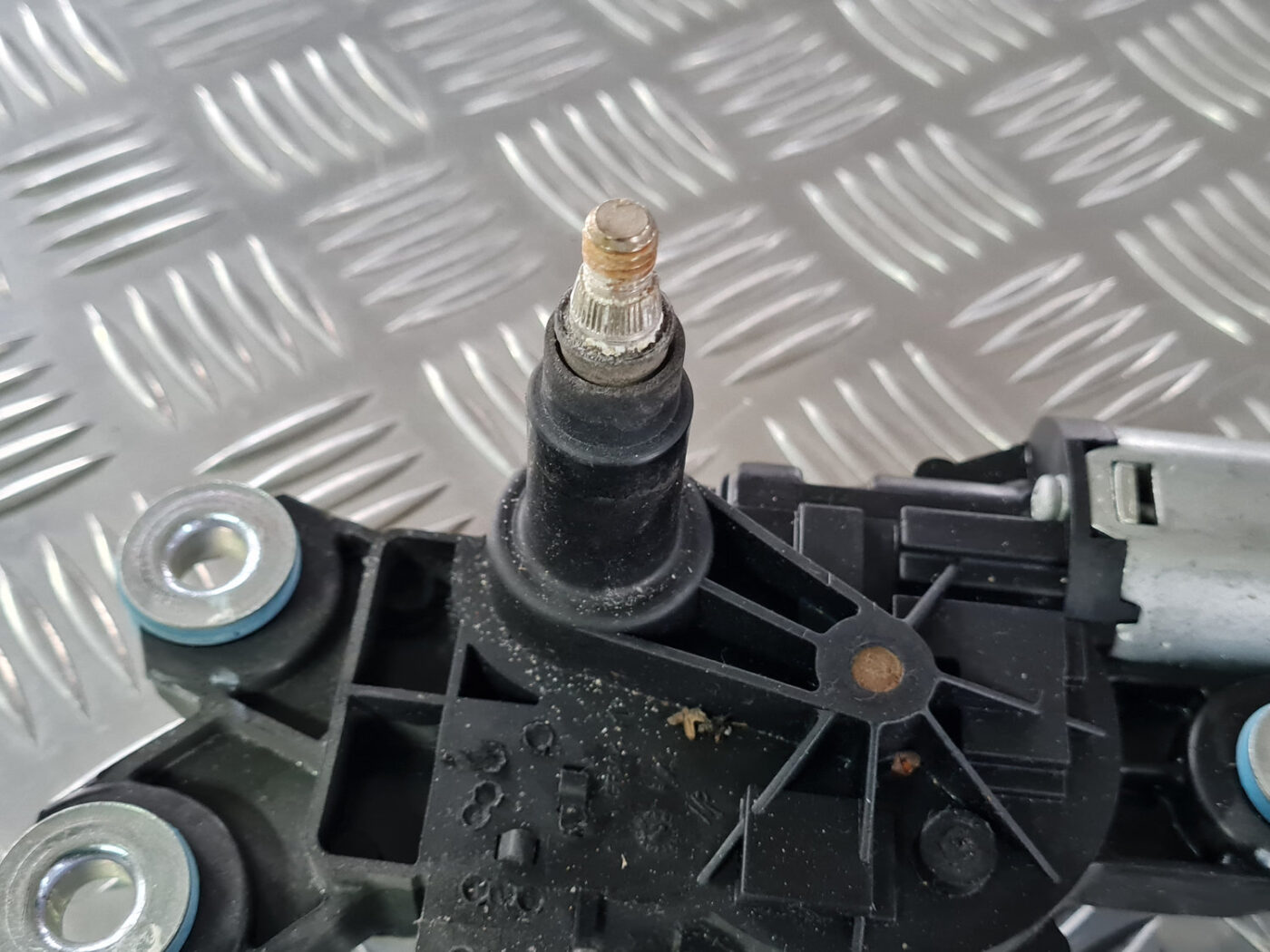 Aizmugurējā stikla tīrītāja motors priekš VOLVO XC 60 2009 5 Aizmugurējā stikla tīrītāja motors priekš VOLVO XC 60 2009