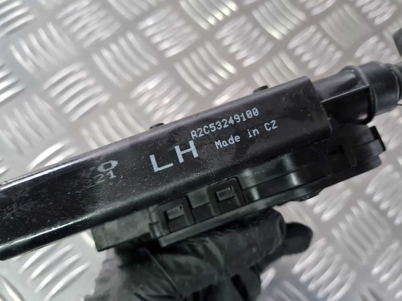 Lukturu mazgātāja sprausla priekš VOLVO XC 60 2009 4 Lukturu mazgātāja sprausla priekš VOLVO XC 60 2009