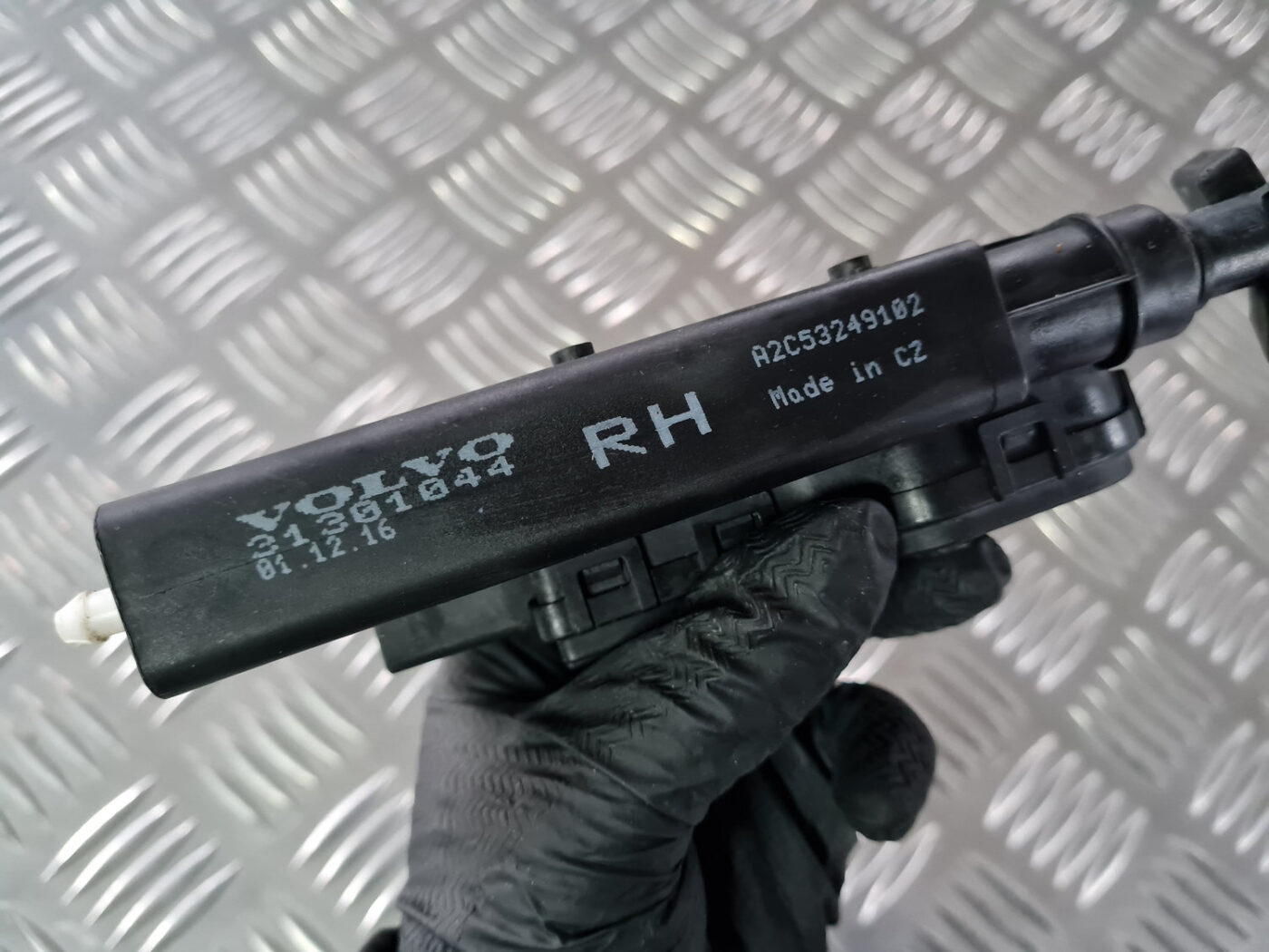 Lukturu mazgātāja sprausla priekš VOLVO XC 60 2009 3 Lukturu mazgātāja sprausla priekš VOLVO XC 60 2009