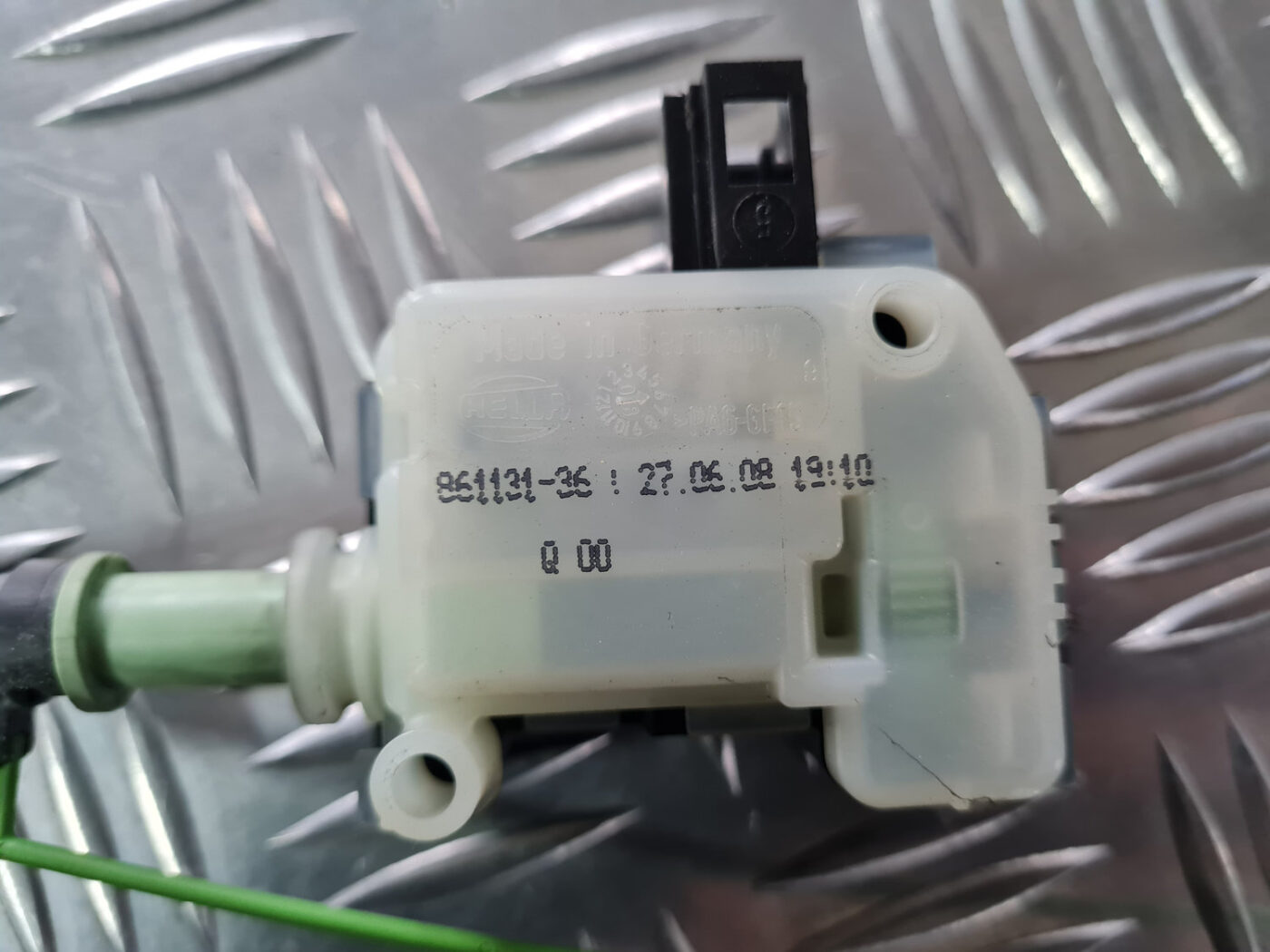 Degvielas tvertnes vāka slēdzene priekš VOLVO XC 60 2009 6 Degvielas tvertnes vāka slēdzene priekš VOLVO XC 60 2009