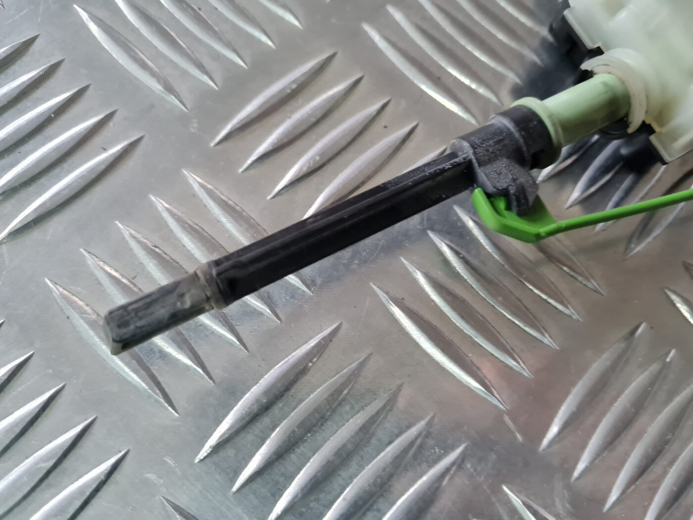 Degvielas tvertnes vāka slēdzene priekš VOLVO XC 60 2009 5 Degvielas tvertnes vāka slēdzene priekš VOLVO XC 60 2009