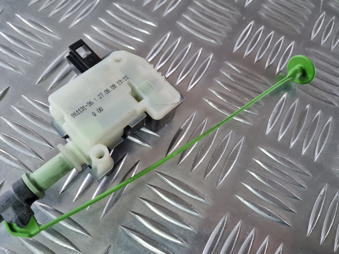 Degvielas tvertnes vāka slēdzene priekš VOLVO XC 60 2009 4 Degvielas tvertnes vāka slēdzene priekš VOLVO XC 60 2009