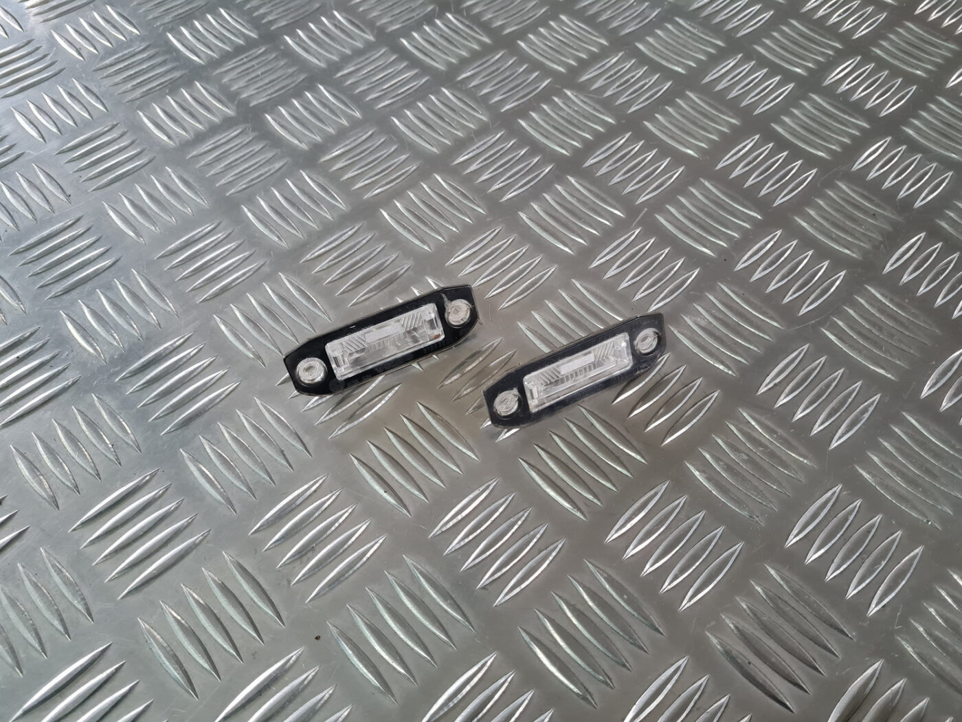 Numura zīmes apgaismojums priekš VOLVO XC 60 2009 1 Numura zīmes apgaismojums priekš VOLVO XC 60 2009