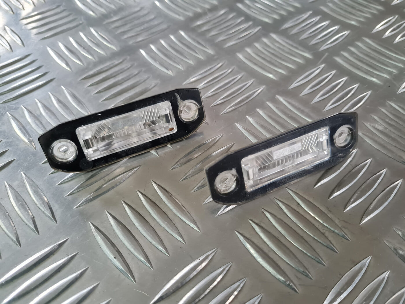 Numura zīmes apgaismojums priekš VOLVO XC 60 2009 2 Numura zīmes apgaismojums priekš VOLVO XC 60 2009