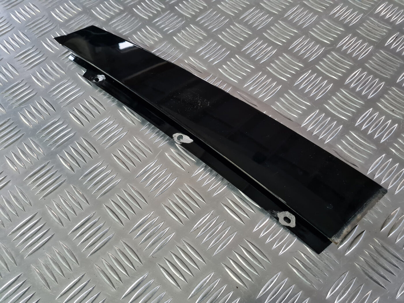 Durvju stikla moldings priekš VOLVO XC 60 2009 2 Durvju stikla moldings priekš VOLVO XC 60 2009