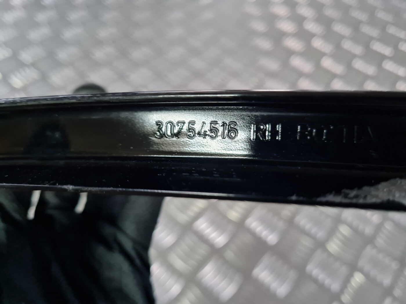 Durvju stikla moldings priekš VOLVO XC 60 2009 4 Durvju stikla moldings priekš VOLVO XC 60 2009