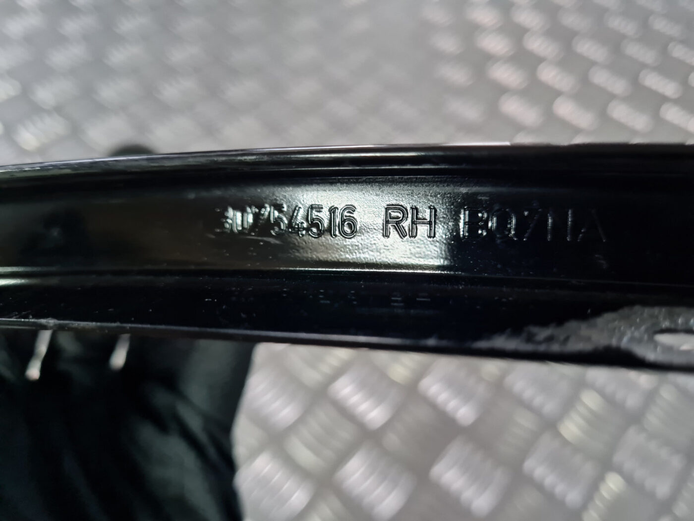 Durvju stikla moldings priekš VOLVO XC 60 2009 3 Durvju stikla moldings priekš VOLVO XC 60 2009