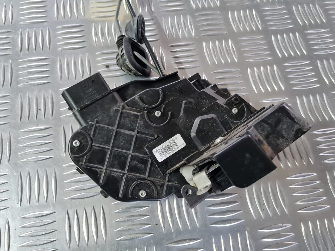 Aizmugurējo kreiso durvju slēdzene priekš VOLVO XC 60 2009 2 Aizmugurējo kreiso durvju slēdzene priekš VOLVO XC 60 2009