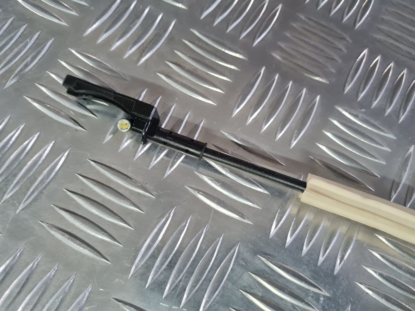 Aizmugurējo kreiso durvju slēdzene priekš VOLVO XC 60 2009 8 Aizmugurējo kreiso durvju slēdzene priekš VOLVO XC 60 2009