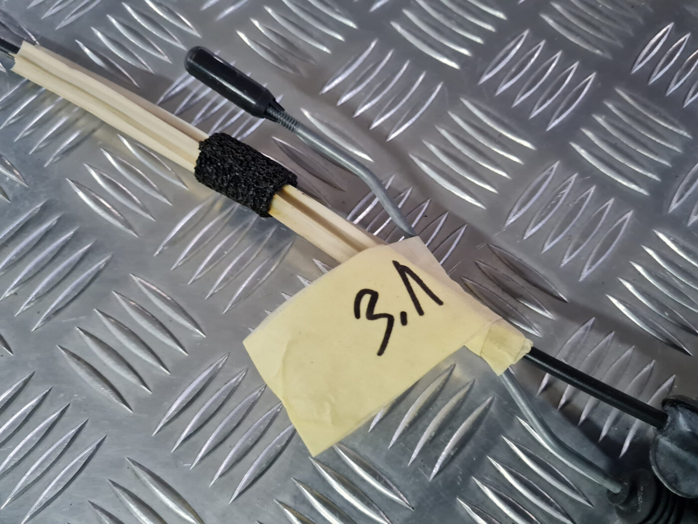 Aizmugurējo kreiso durvju slēdzene priekš VOLVO XC 60 2009 7 Aizmugurējo kreiso durvju slēdzene priekš VOLVO XC 60 2009