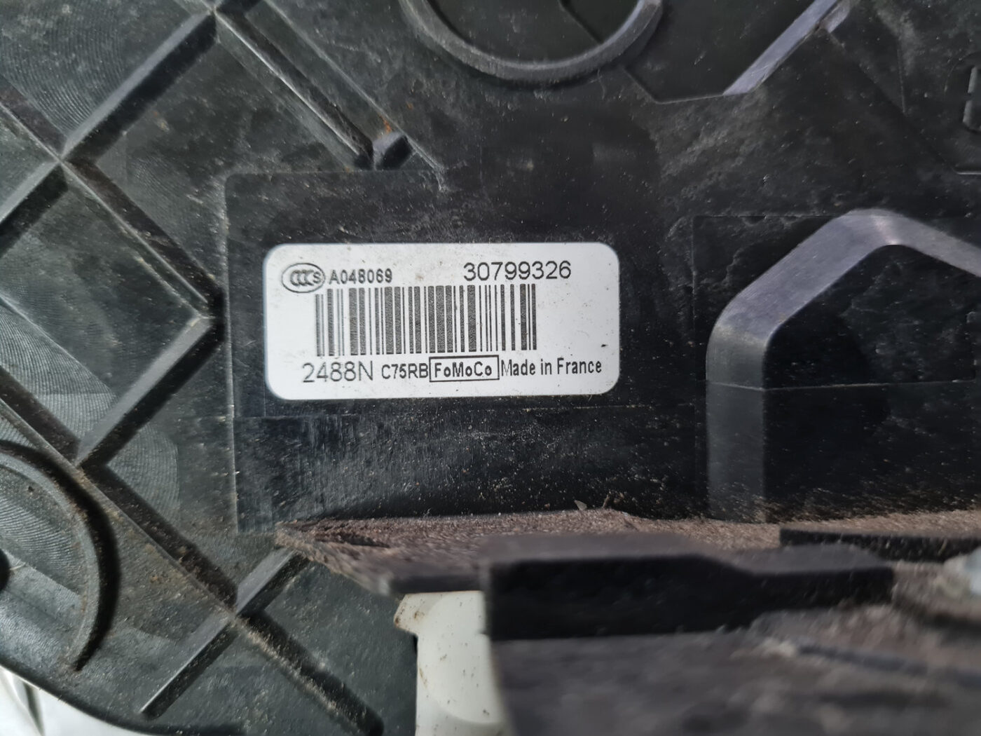 Aizmugurējo kreiso durvju slēdzene priekš VOLVO XC 60 2009 5 Aizmugurējo kreiso durvju slēdzene priekš VOLVO XC 60 2009