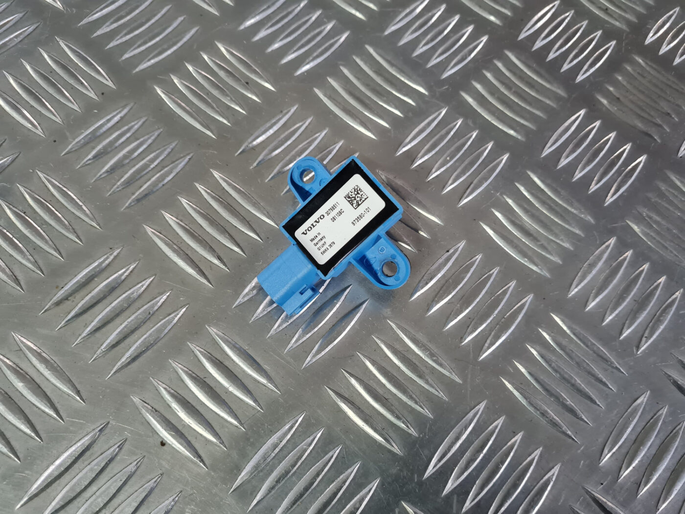 Drošības spilvena trieciensensors priekš VOLVO XC 60 2009 1 Drošības spilvena trieciensensors priekš VOLVO XC 60 2009