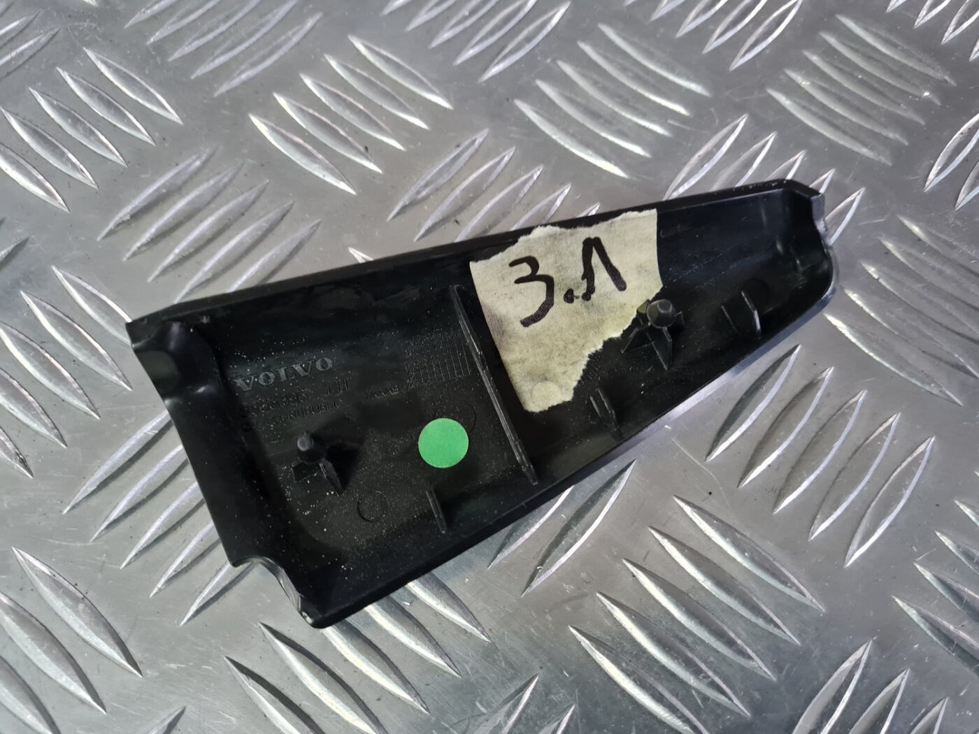 Durvju stikla moldings priekš VOLVO XC 60 2009 2 Durvju stikla moldings priekš VOLVO XC 60 2009