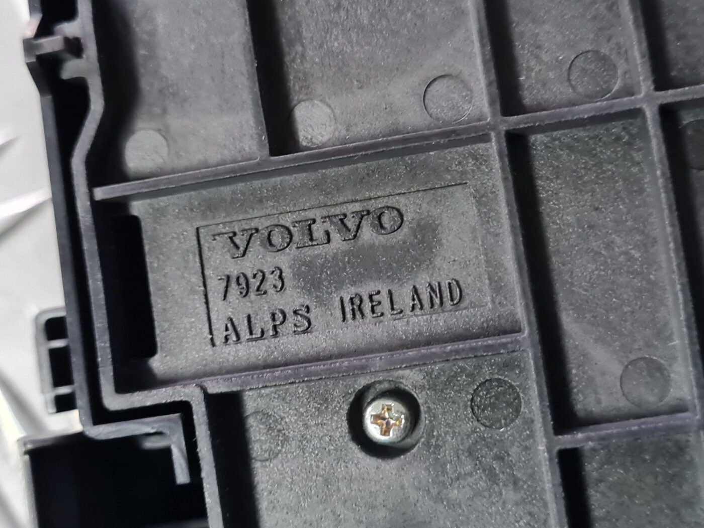 Multimēdijas pārslēgšanas slēdzis priekš VOLVO XC 60 2009 5 Multimēdijas pārslēgšanas slēdzis priekš VOLVO XC 60 2009