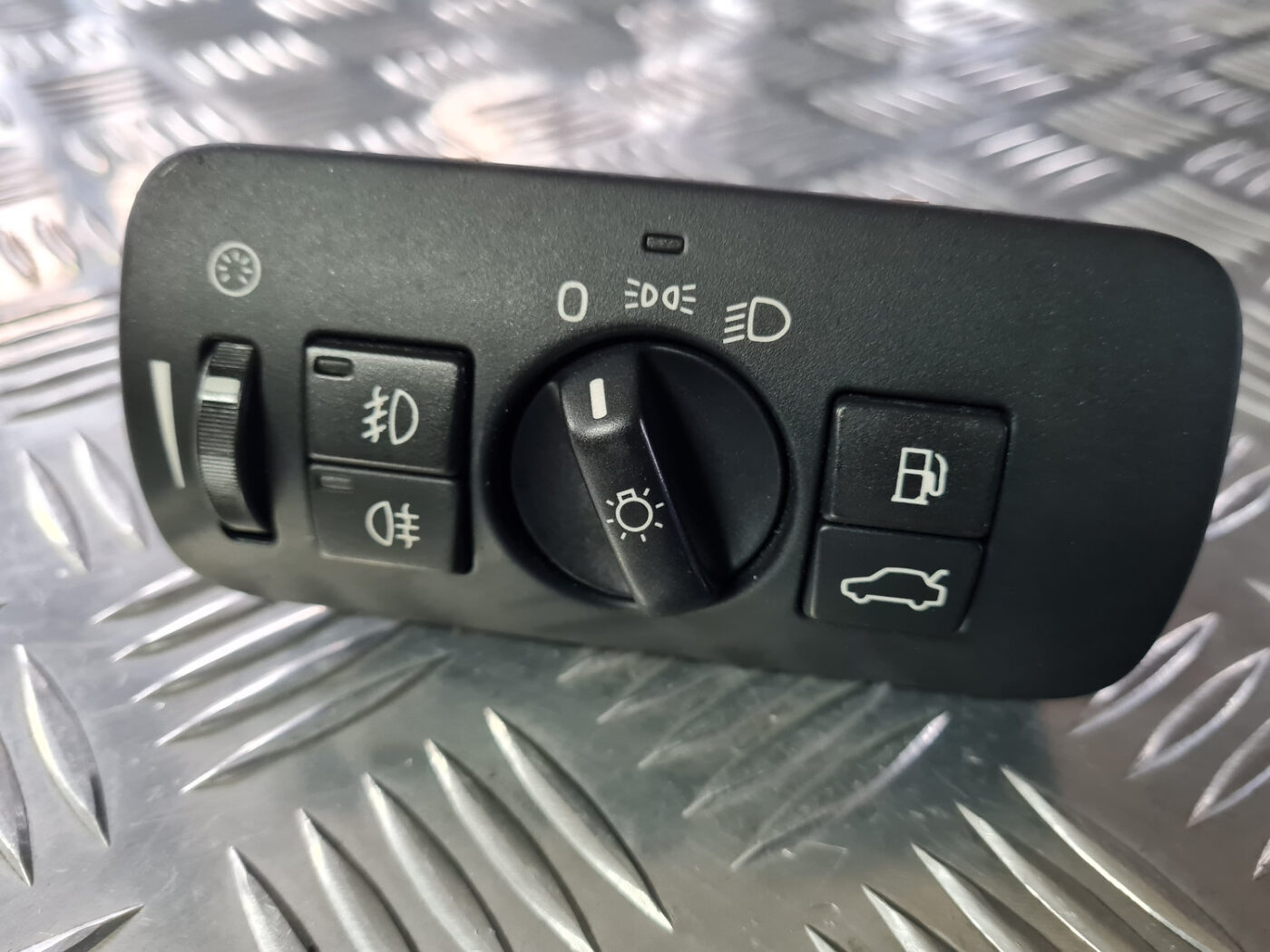 Gaismas slēdzis priekš VOLVO XC 60 2009 2 Gaismas slēdzis priekš VOLVO XC 60 2009